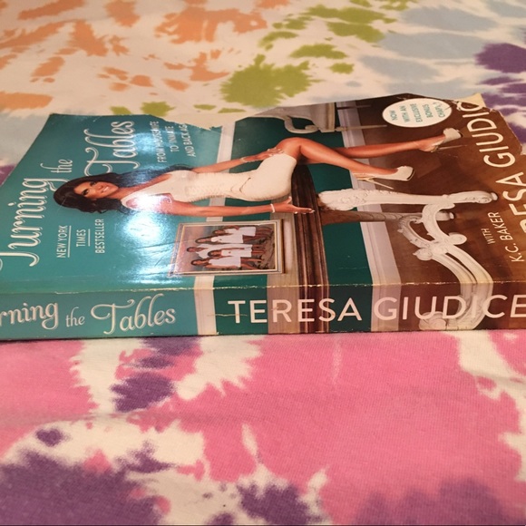 BOOK 📕 Turning The Tables - Picture 5 of 12